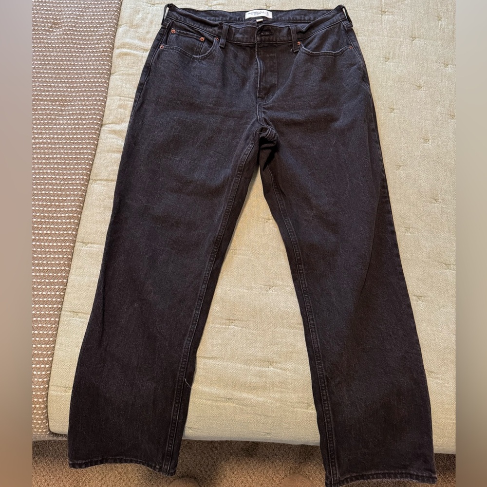 Abercrombie and Fitch Mid Rise 90’s Straight Jeans